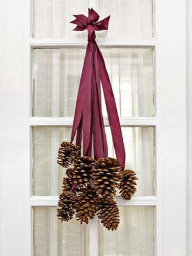 1440531329-54ea5143bdc8a-thanksgiving-wreath-party-1109-kkkpjh-de-1