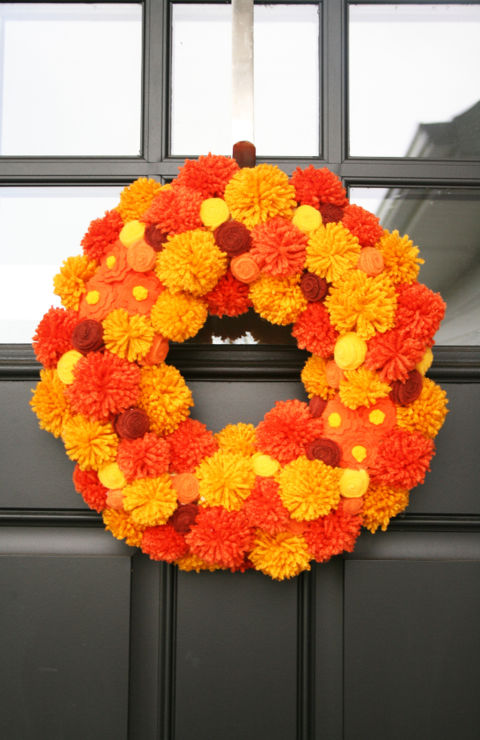 54ff2ad62f62a-ghk-diy-fall-wreaths-crafts-pompom-s2
