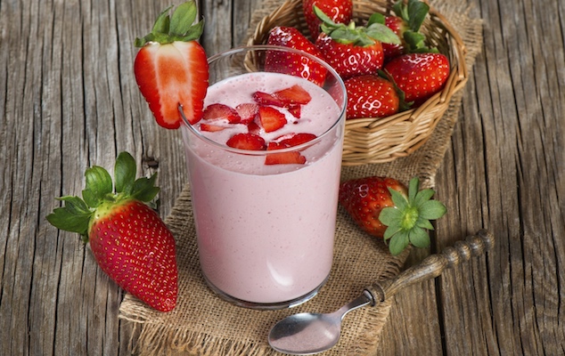 Jagodni smoothie, obogaten s chia semeni in zrnato skuto. (Vir: Static1)