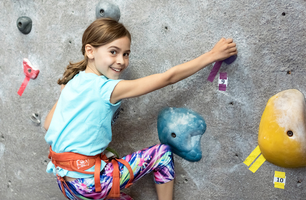 Plezanje in ostali zabavni rekreativni športi so za otroke zelo primerni, pa še radi jih imajo. Naj bo to tudi priložnost za druženje s celo družino. (Vir: truenorthclimbing)