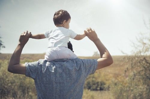 Otrokom dajte možnost izbire, tako pri stvareh, kot pri preživljanju prostega časa, saj se bodo tako naučili odločati. (Vir: cafemomstatic)